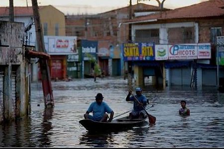 委內(nèi)瑞拉暴雨引發(fā)洪水泥石流至少31人死亡