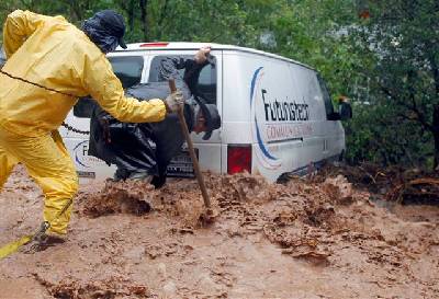 加州遭罕見暴雨襲擊 6縣進入緊急狀態