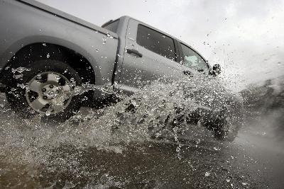 加州遭罕見暴雨襲擊 6縣進入緊急狀態