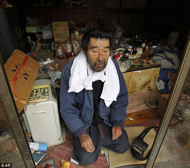 日本地震近一個月奇跡頻現 75歲老翁獲救、“雞堅強”生還