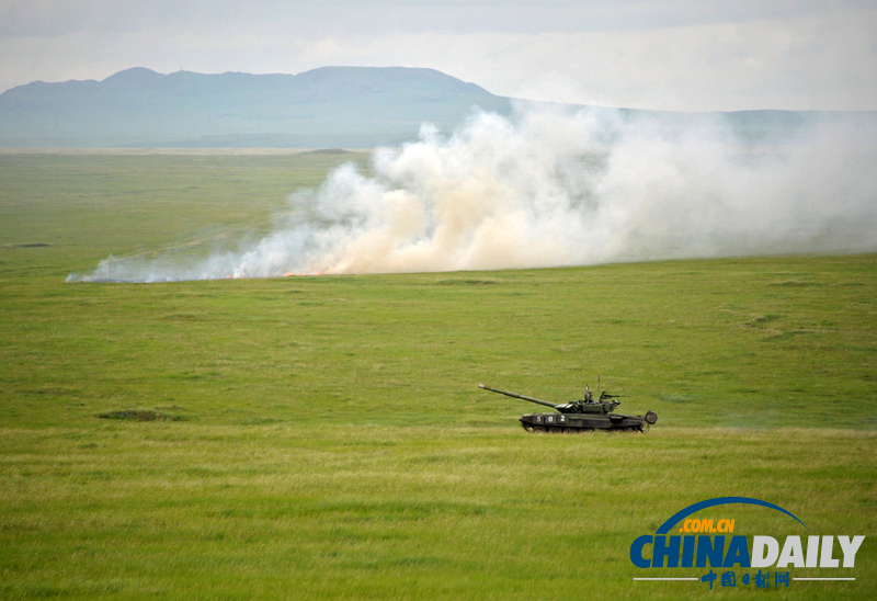 俄羅斯舉行最大規模軍演 普京乘直升機觀看（組圖）