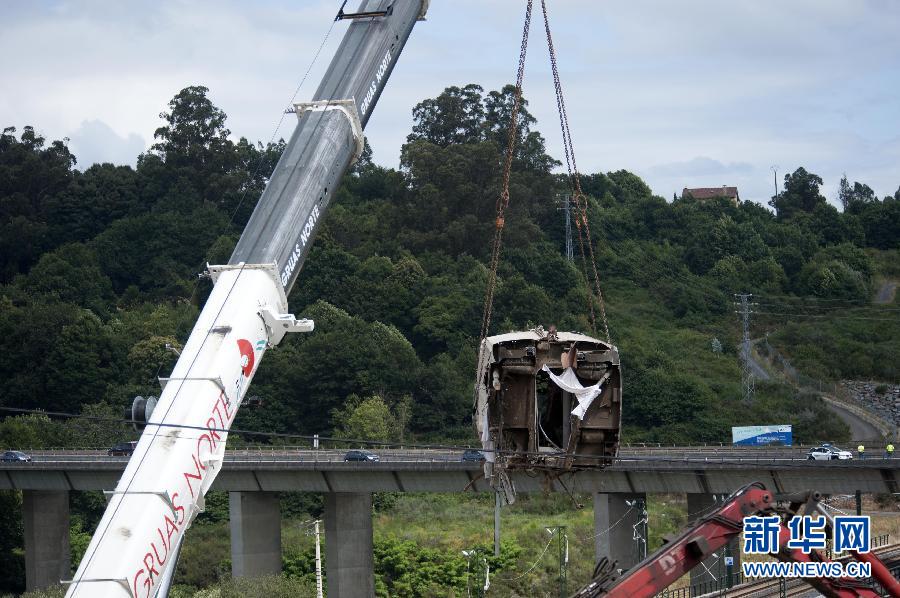 西班牙火車脫軌事故已80人死亡 全國哀悼三天