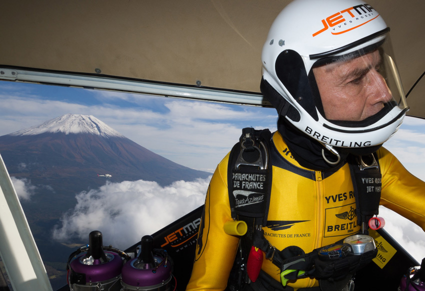 “飛人”伊夫·羅斯“飛越”日本富士山