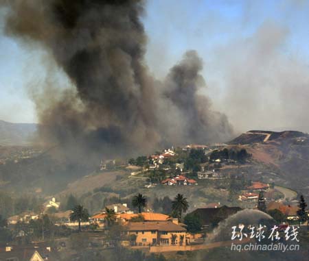 加州南部發生叢林火災 至少500戶居民疏散