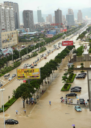 罕見暴雨突襲福建福清三小時 城區被淹成澤國