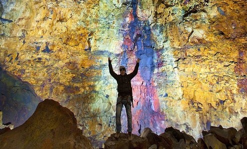 攝影師勇探冰島休眠火山心臟 用鏡頭揭示熔巖寶庫之美