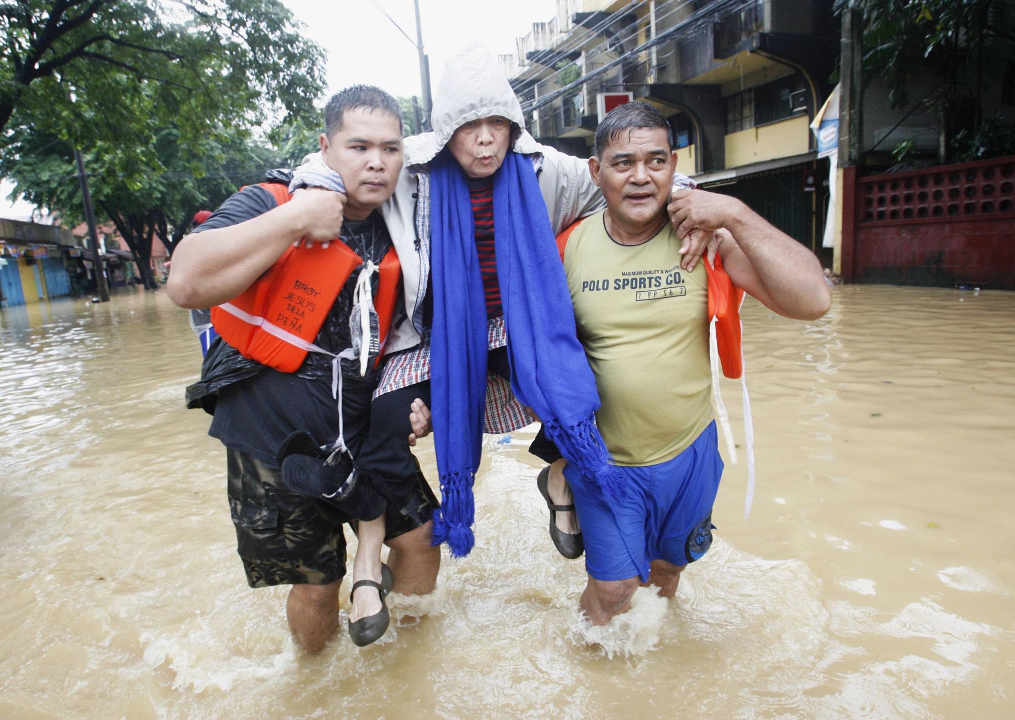 “海葵”致菲律賓首都暴雨肆虐 逾六成城區被淹百萬余人受災