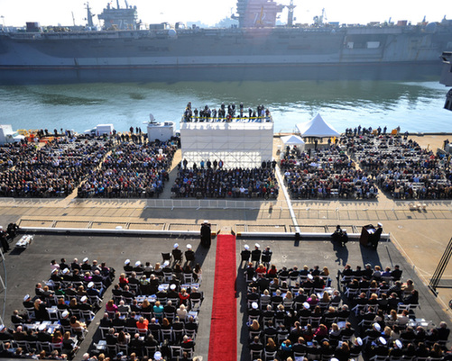 美國海軍世界第一艘核航母企業號正式退役(圖)