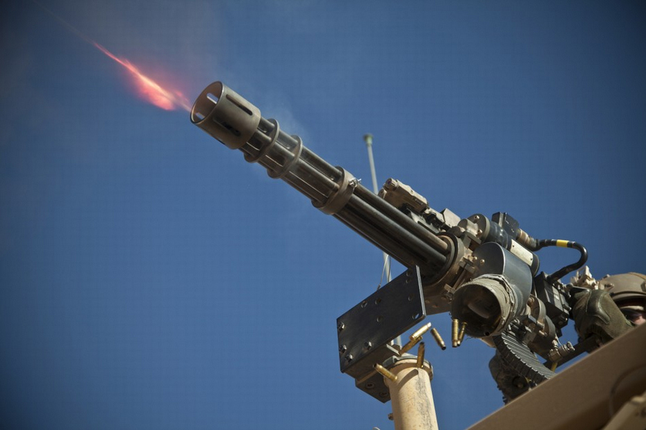 火力強勁！實拍美軍車載多管機槍實彈射擊