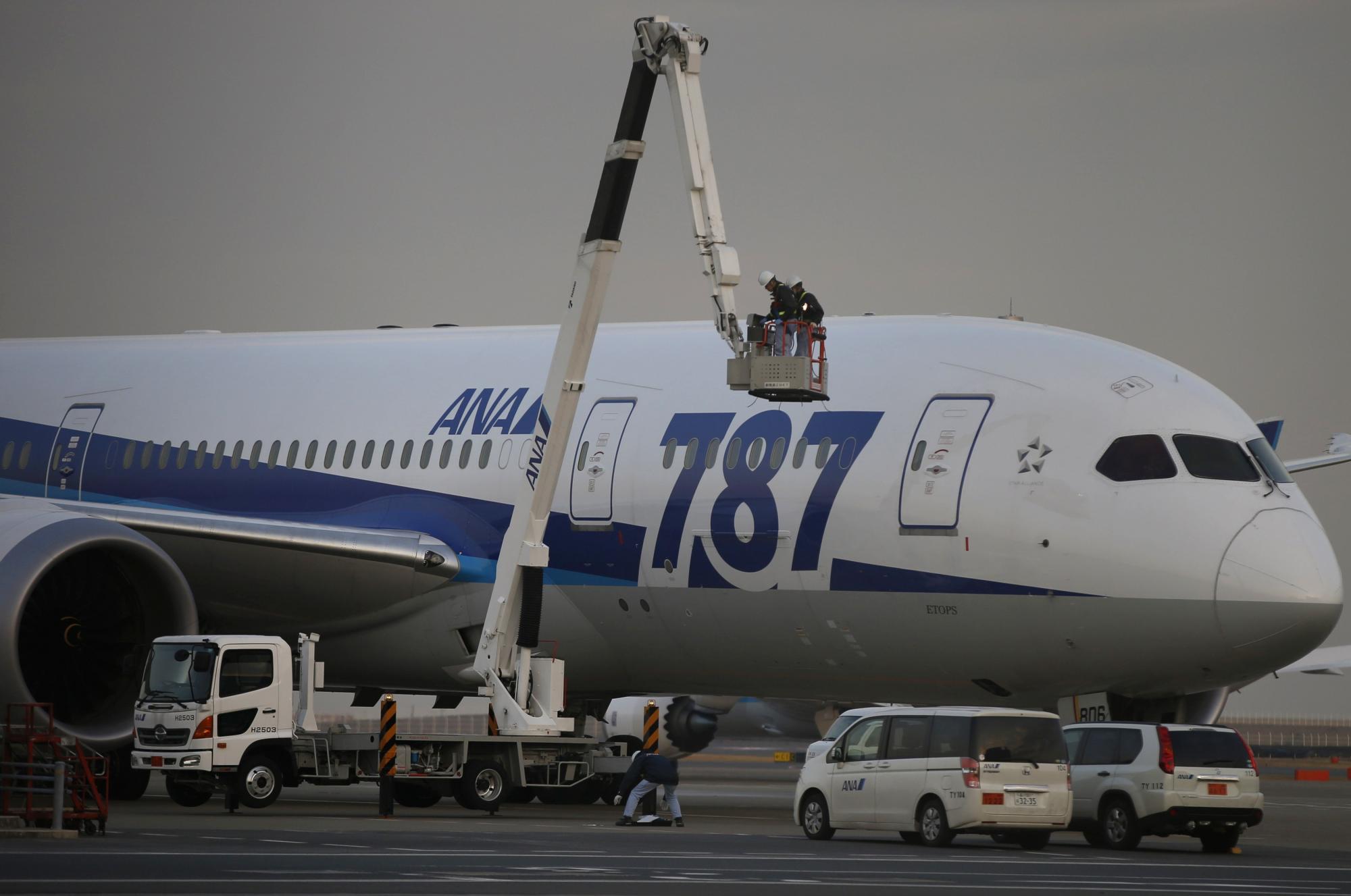 全日空一波音787飛機因遭遇故障緊急迫降 致5人受輕傷