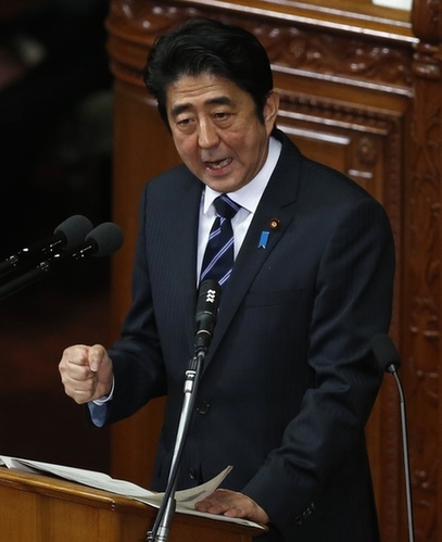 安倍晉三發表首次施政演說 稱重振經濟為首要任務