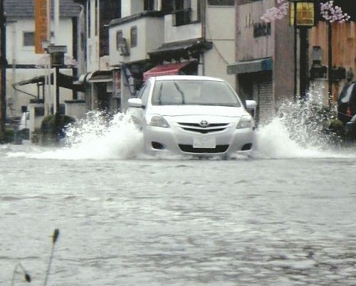 日本暴風極端天氣已致3人死亡