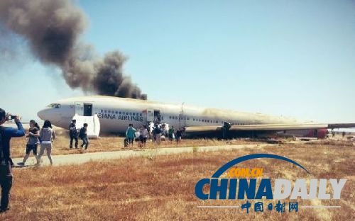 韓亞航空墜機事件已致至少2人死亡182人受傷