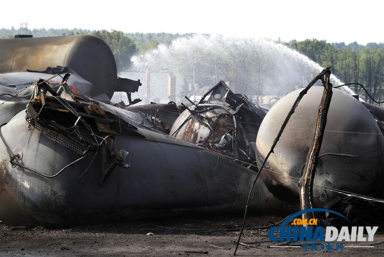 組圖：加拿大油罐列車出軌爆炸五死數十傷 總理赴現場