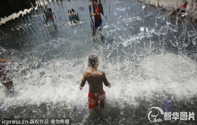 美國(guó)遭遇今夏最大范圍高溫天氣 至少6人因熱致死