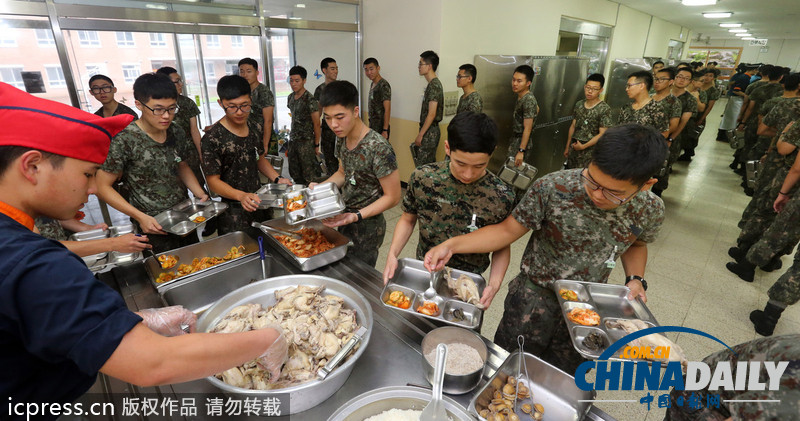 美味大補(bǔ)超幸福！韓國陸軍訓(xùn)練食譜加入鮑魚參雞湯