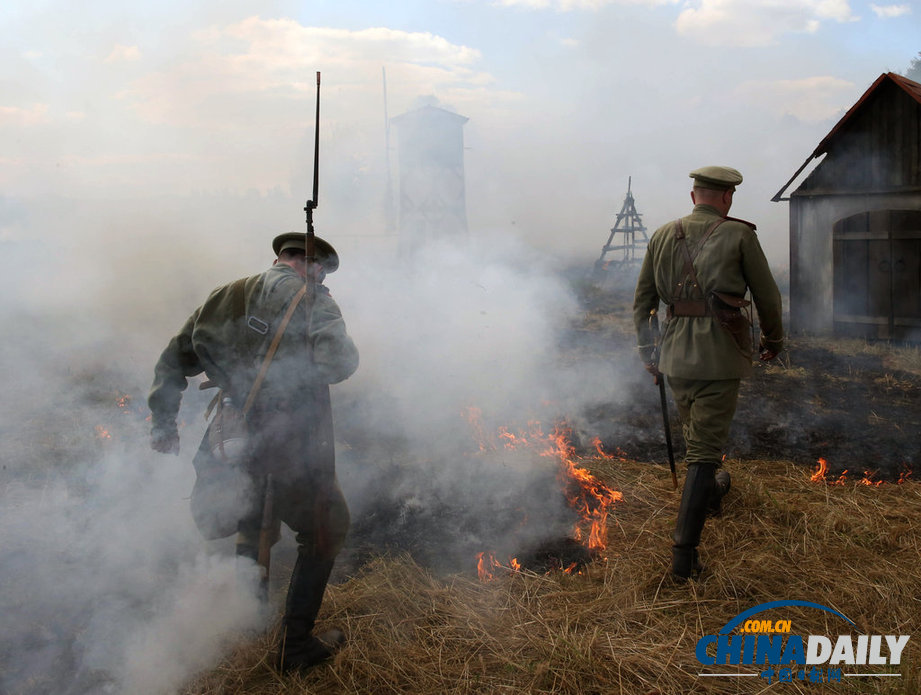 俄軍方舉辦“貢比涅之戰”節日 重現百年前戰爭場面（高清組圖）