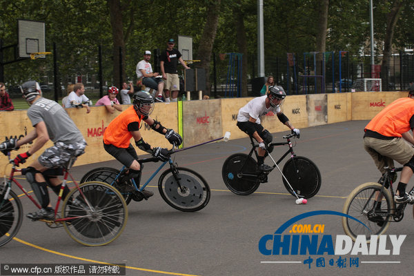 古老運動流行新玩法 自行車馬球倫敦街頭受追捧（組圖）