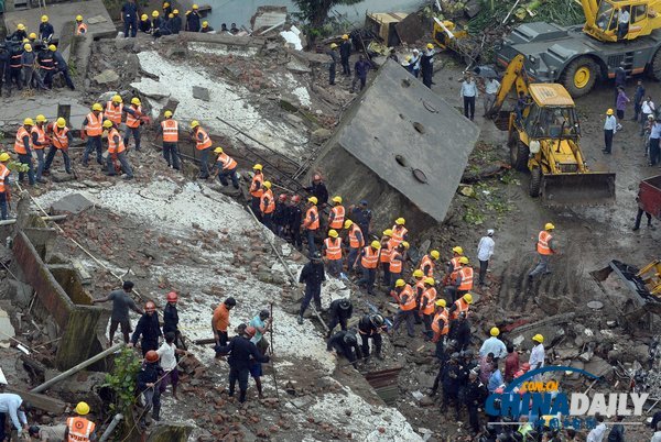 印度孟買一五層樓房坍塌 或60人被埋（組圖）