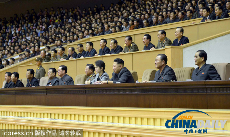 朝鮮勞動黨成立68周年 金正恩攜夫人看演出興趣濃（圖）