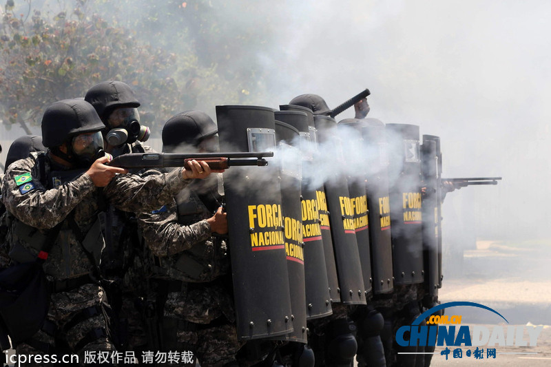 巴西民眾抗議政府拍賣油田 與軍警發生激烈沖突