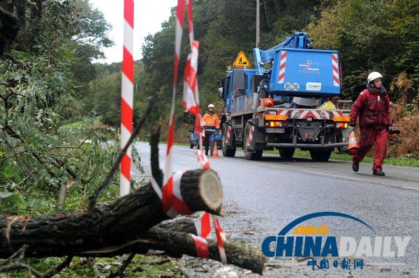 歐洲多國遭遇強(qiáng)風(fēng)暴襲擊 十余人死亡損失慘重（組圖）