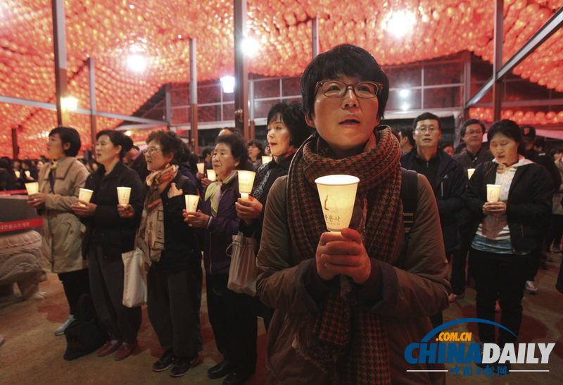 瘋狂高考：考試在即 韓國學生家長跪拜祈福（圖）