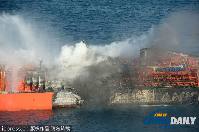 韓國(guó)近海發(fā)生化學(xué)運(yùn)輸船相撞事故 消防隊(duì)緊急救援