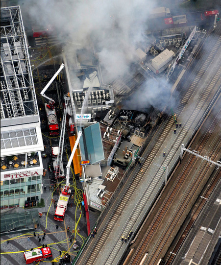 東京地鐵站附近發生大火 已燒毀4棟建筑物（圖）