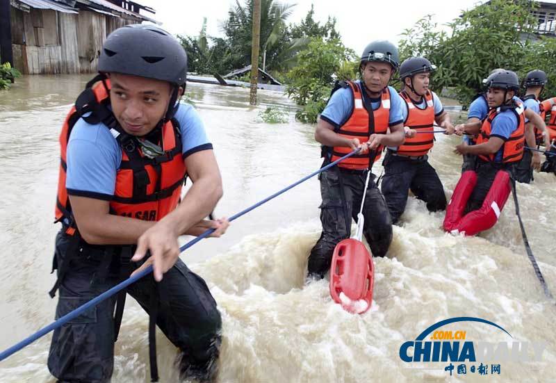 印尼首都被洪水淹沒 民眾紛紛涉水出逃