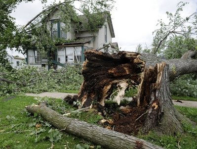 Ohio tornado kills 7, wrecks cop cars, graduation