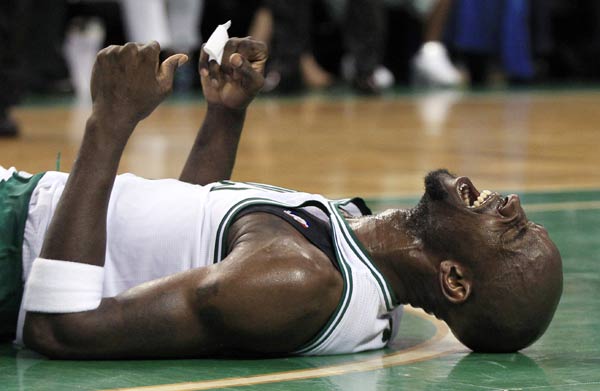 Garnett helps Boston make a series of it