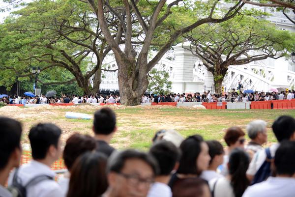 Lee Kuan Yew's mourners line up for 10 hours