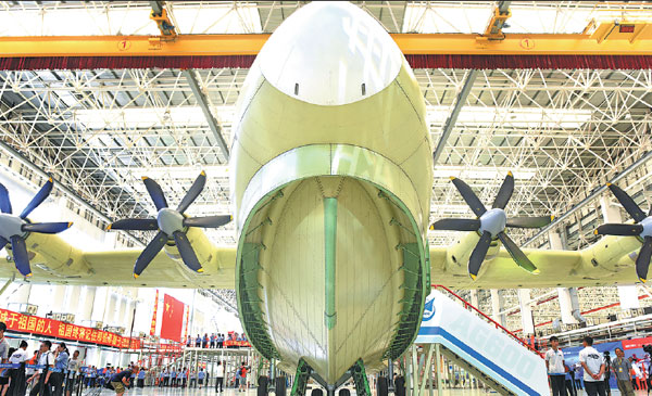 China unveils largest amphibious aircraft