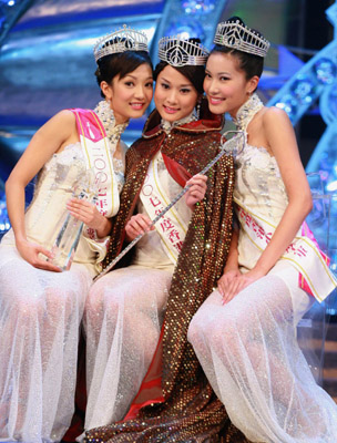 Miss Hong Kong 2007 Kayi Cheung (C) poses with first runner-up Grace Wong (L) and second runner-up Lorretta Chow after winning the annual beauty contest in Hong Kong July 21, 2007.