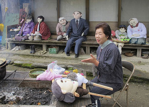 日本稻草人村：“居民”多為布偶