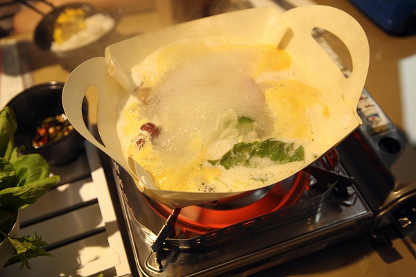 Eat from a paper hotpot