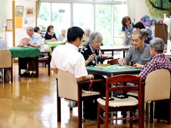 老齡化嚴(yán)重，日本興起“賭場主題日間陪護(hù)所”