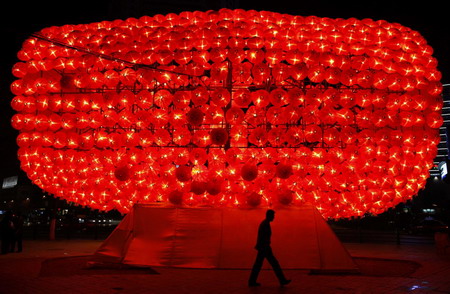 Lanterns, rice balls made for Lantern Festival