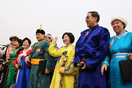 Representatives arrive for CPPCC session