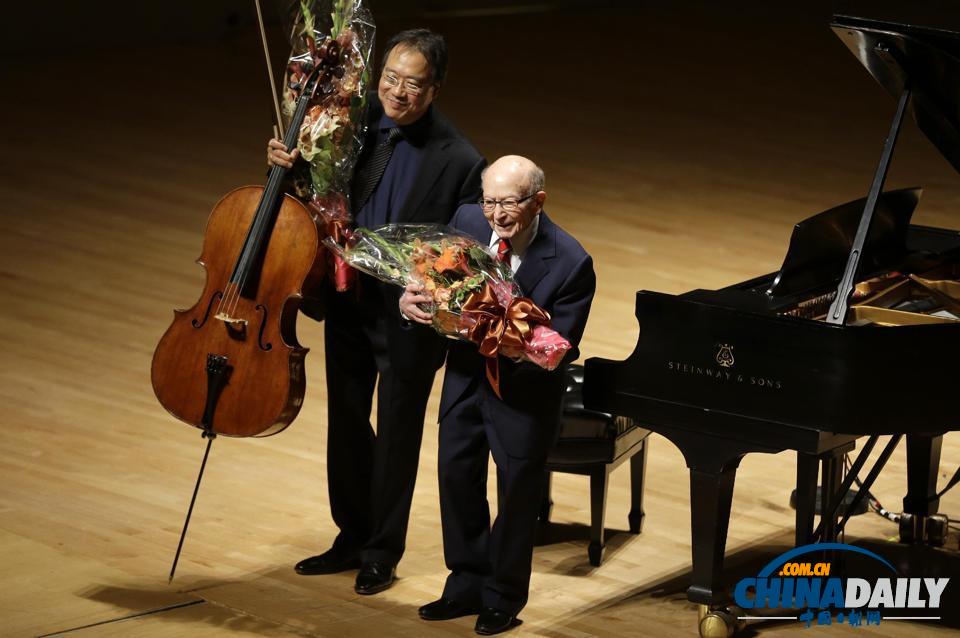 納粹大屠殺幸存者和馬友友演奏昔日獄友歌曲