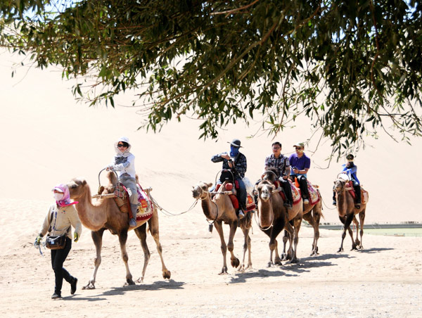 Wonderful scenic spots in Dunhuang attract more tourists