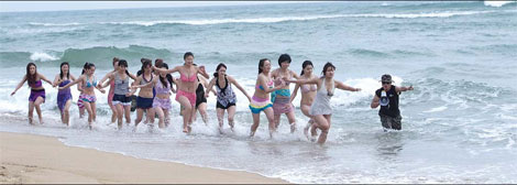 Lady guards train hard in Hainan