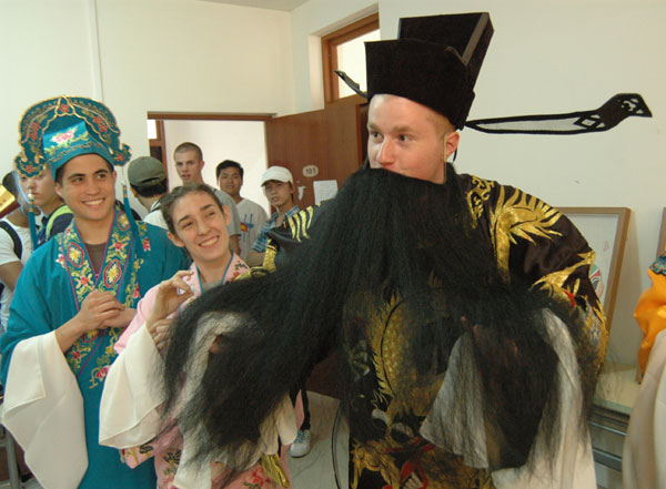 US students spend summer learning Peking Opera