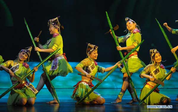 Artists perform epic dance in Beijing