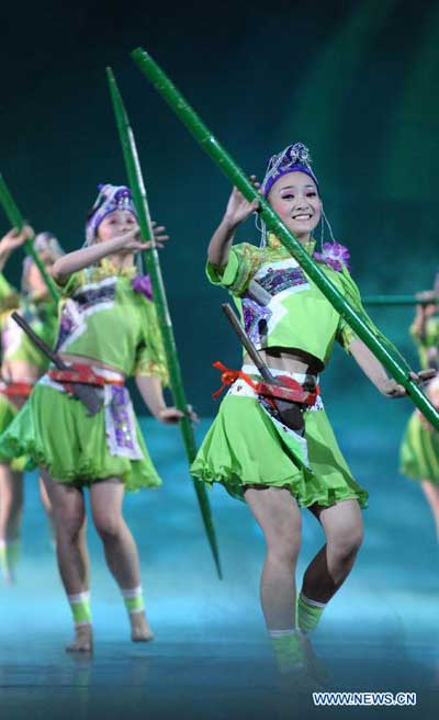 Artists perform epic dance in Beijing