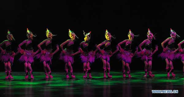 Artists perform epic dance in Beijing