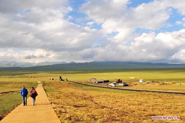 Karakol Lake embraces tourism peak in Xinjiang