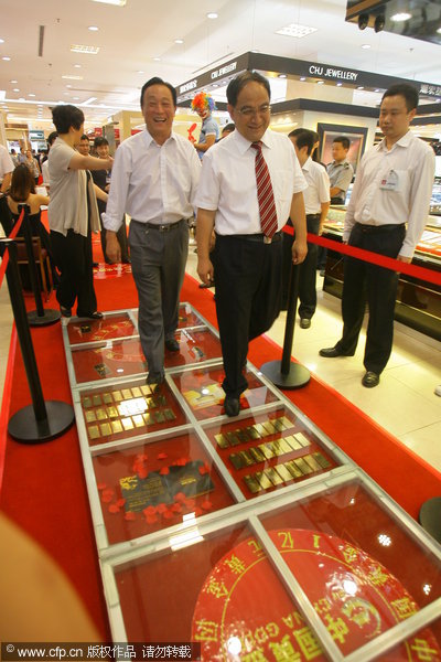 China's $11m gold walkway