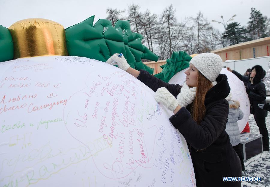 Russians attend celebration to mark Orthodox Christmas